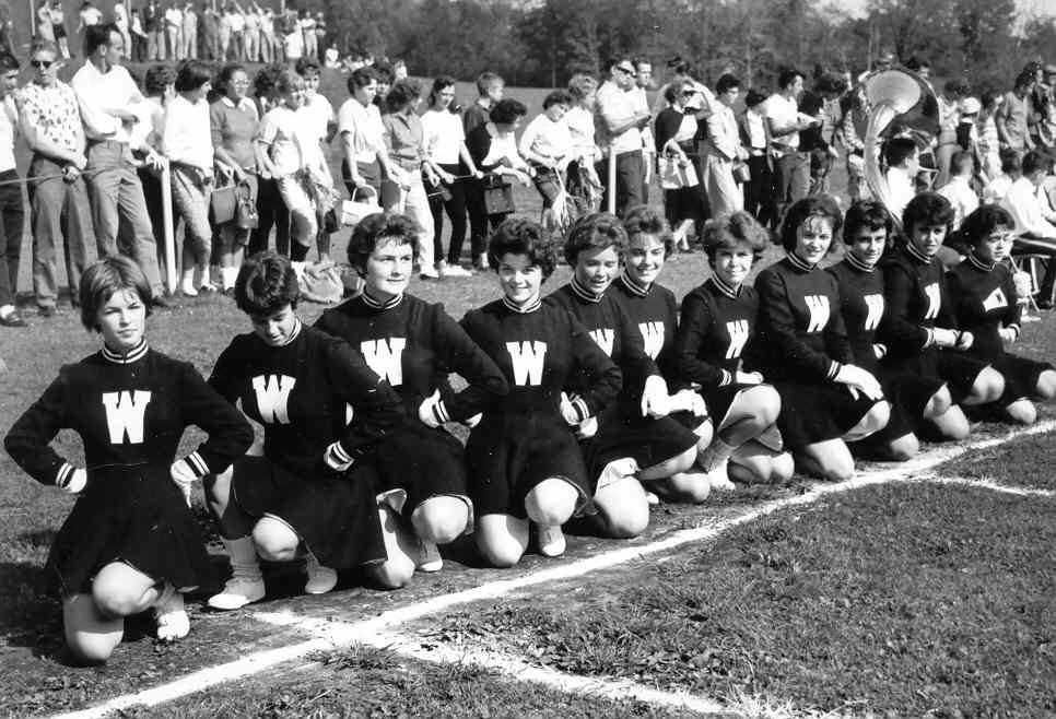 cheerleaders_bedford2.jpg